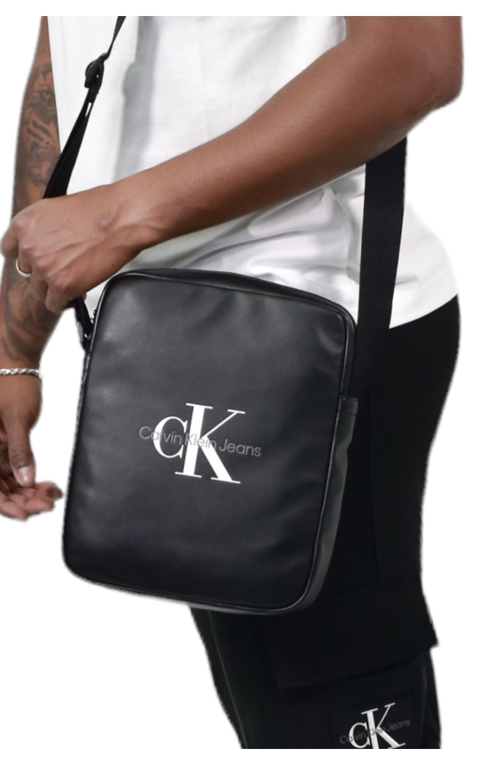 Bolsa Calvin Klein Reporter com logotipo preto