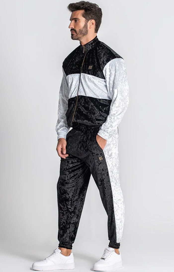 Estilo urbano completo: casaco, camiseta, calças e sapatilhas Illinois Gianni Kavanagh em preto e branco