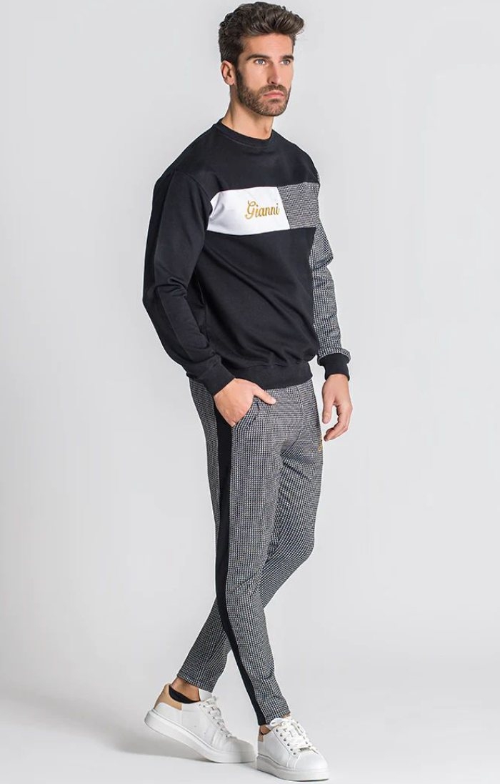Style impérial: Sweater, T-shirt, pantalon et chaussures améliorées de Gianni Kavanagh en noir et blanc