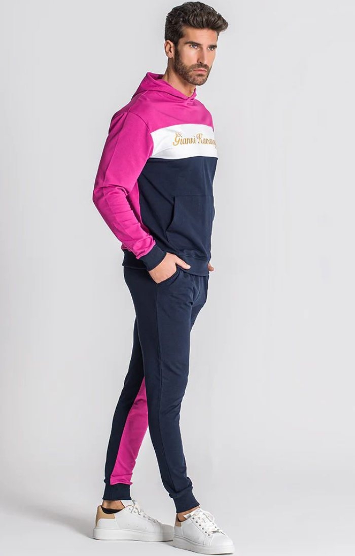 Styl imperialny: Wydatki, koszulka, spodnie i buty Gianni Kavanagh w purpurowym i białym